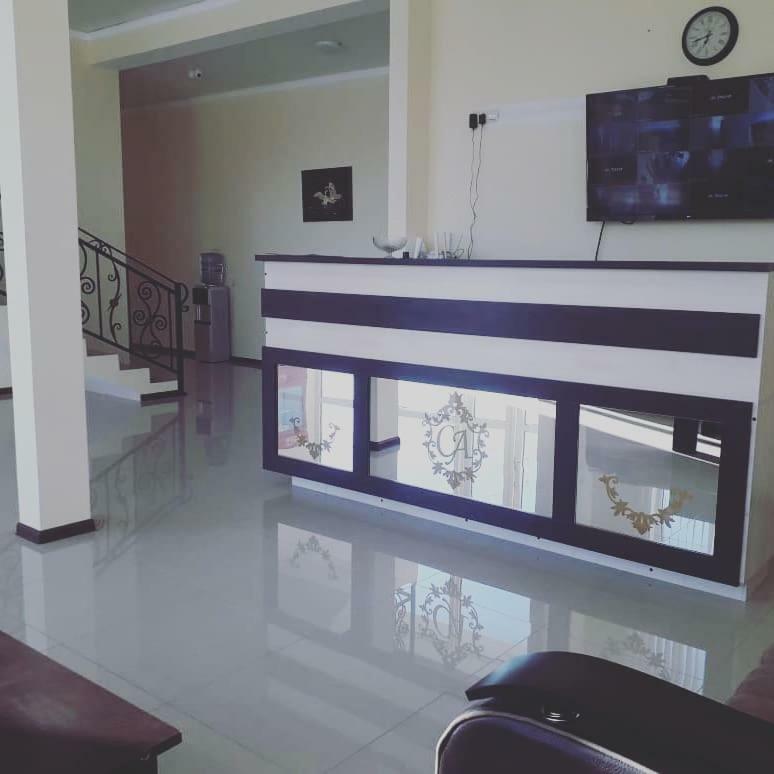 Sariya Hotel Kheivani Buitenkant foto