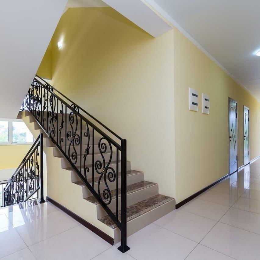 Sariya Hotel Kheivani Buitenkant foto
